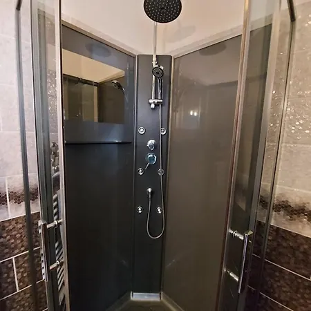 Rouge Ruby-coeur De Longchamp - T2 Elegant Et Raffine Apartament Vichy