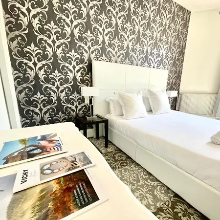 Apartament Rouge Ruby-coeur De Longchamp - T2 Elegant Et Raffine *