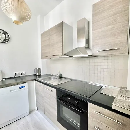 Rouge Ruby-coeur De Longchamp - T2 Elegant Et Raffine Apartmán
